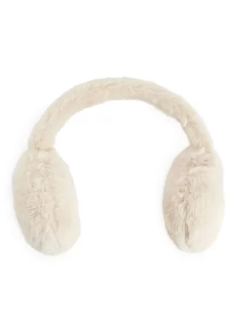 Öronkåpor i fuskpäls