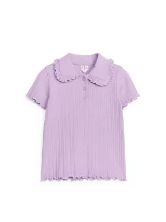 Ribbad jerseytopp med volangkrage