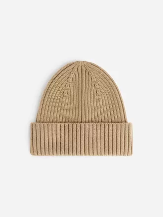 Ribbstickad mössa Ribbstickad mössa