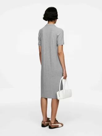 Ribbstickad poloklänning Ribbstickad poloklänning