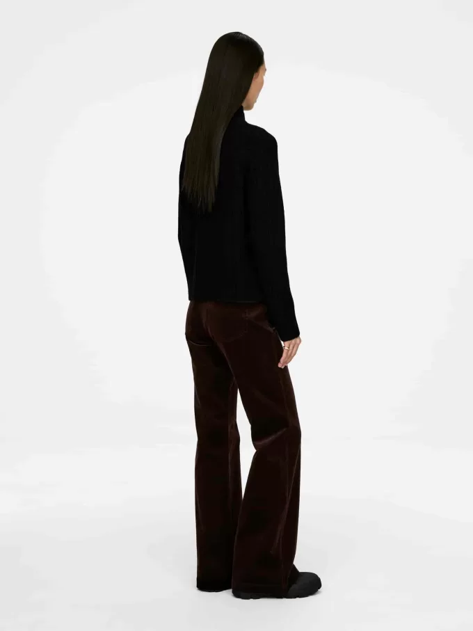 Ribbstickad tröja Ribbstickad tröja