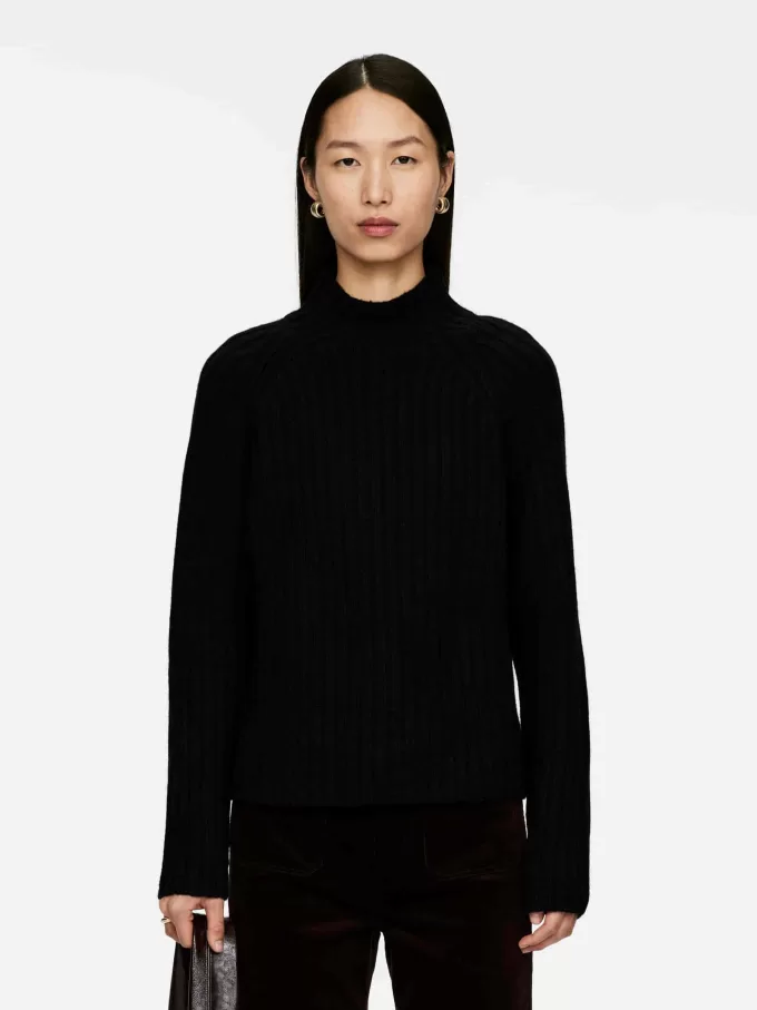 Ribbstickad tröja Ribbstickad tröja