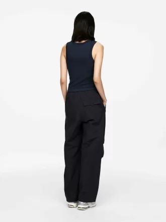 Ribbstickat sömlöst linne