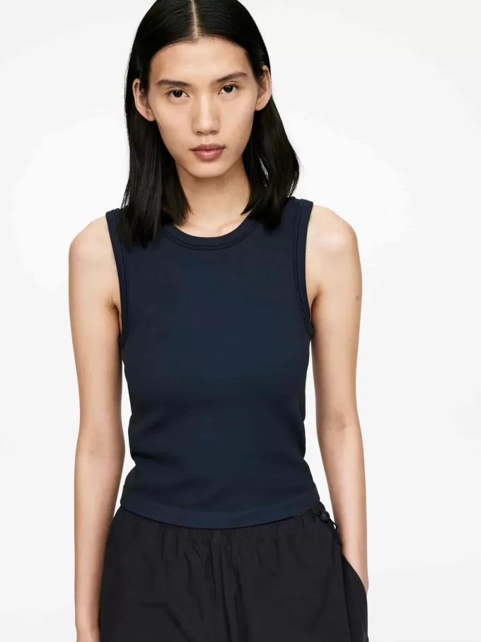 Ribbstickat sömlöst linne Ribbstickat sömlöst linne