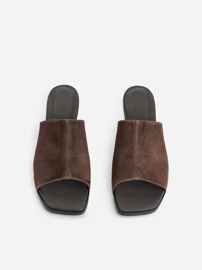 Sandaler i mocka med mellanklack Sandaler i mocka med mellanklack