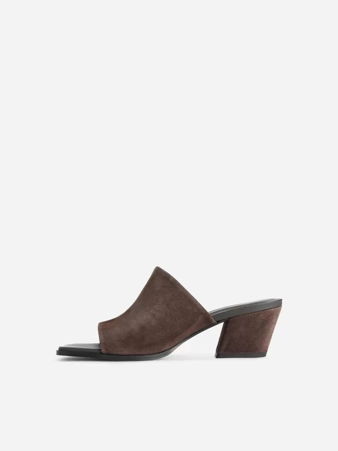 Sandaler i mocka med mellanklack Sandaler i mocka med mellanklack