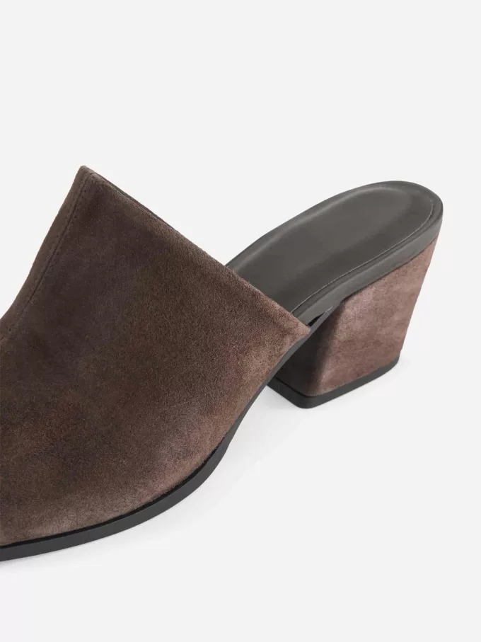 Sandaler i mocka med mellanklack Sandaler i mocka med mellanklack