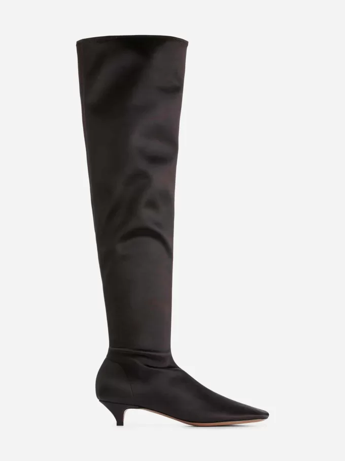 Satinstövlar över knäet Satinstövlar över knäet