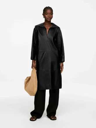 Skinnklänning med öppen krage