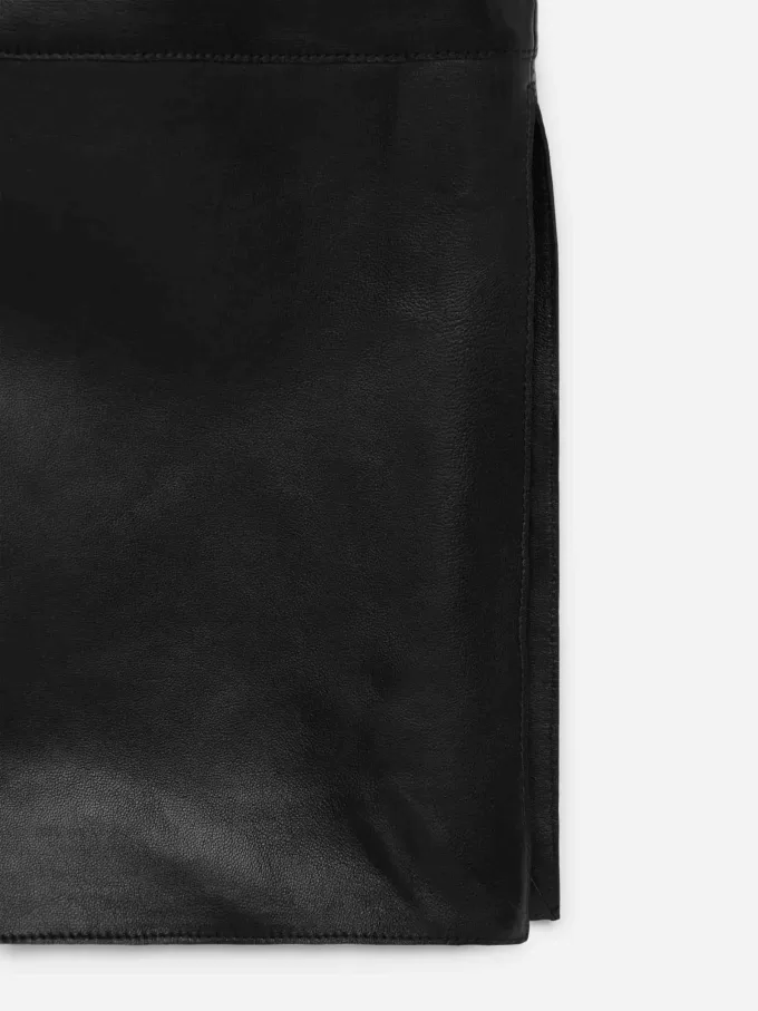 Skinnklänning med öppen krage Skinnklänning med öppen krage