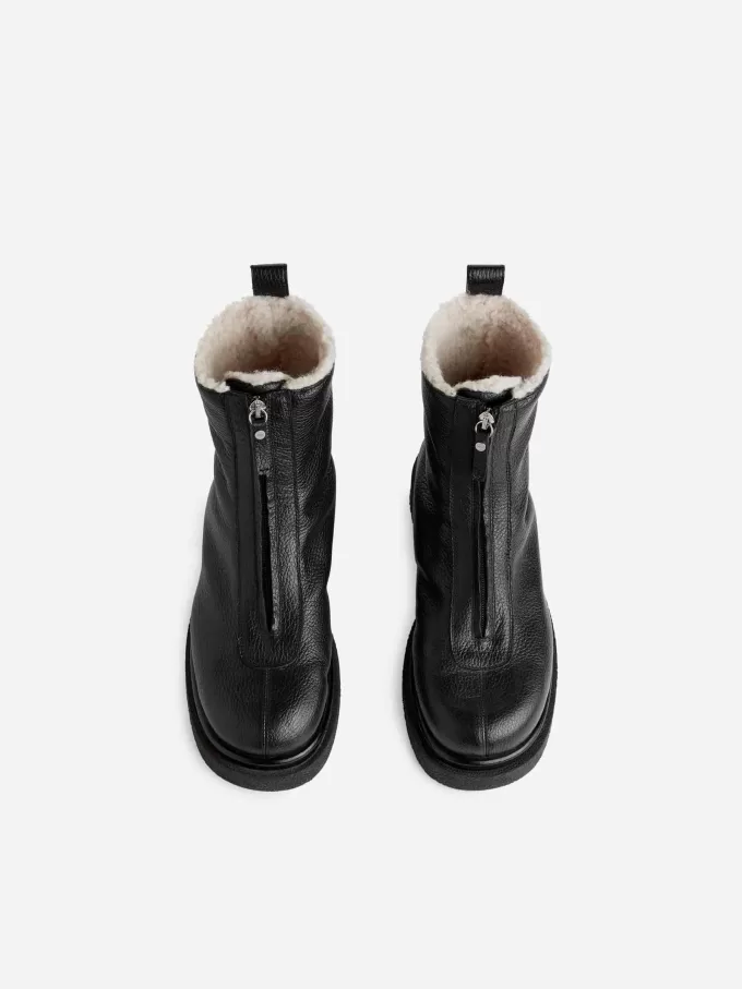 Skinnstövlar i fuskpäls Skinnstövlar i fuskpäls