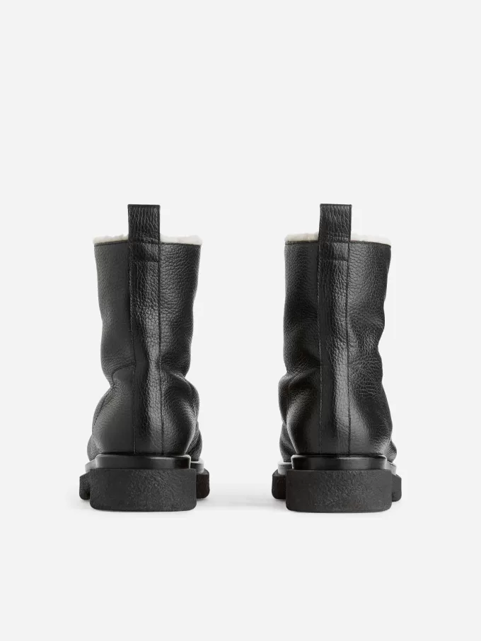 Skinnstövlar i fuskpäls Skinnstövlar i fuskpäls