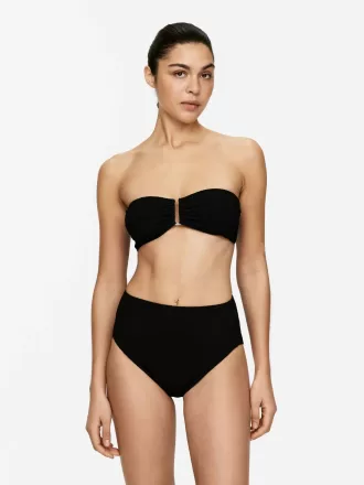 Skrynklig bikinibotten