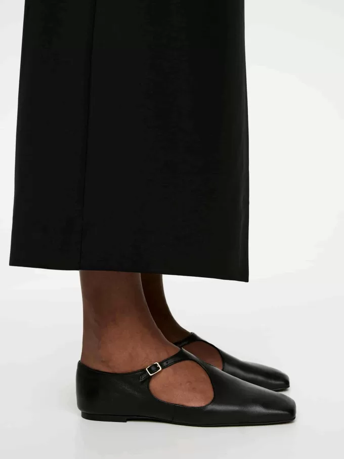 Spännade läderlägenheter