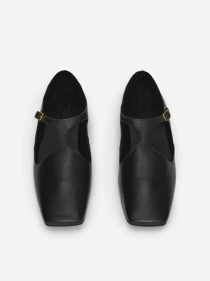 Spännade läderlägenheter