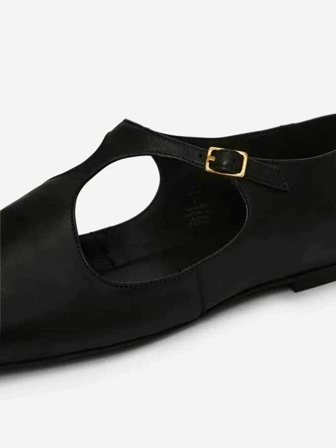 Spännade läderlägenheter