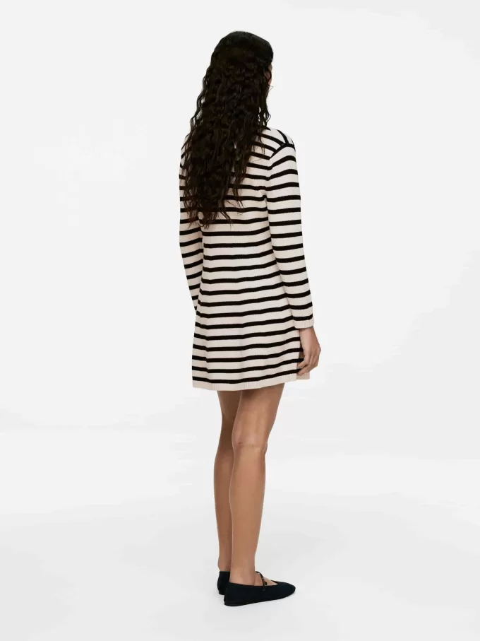 Stickad bomullsklänning Stickad bomullsklänning