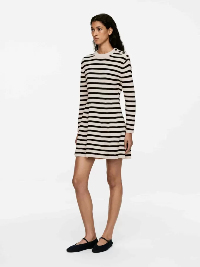 Stickad bomullsklänning Stickad bomullsklänning