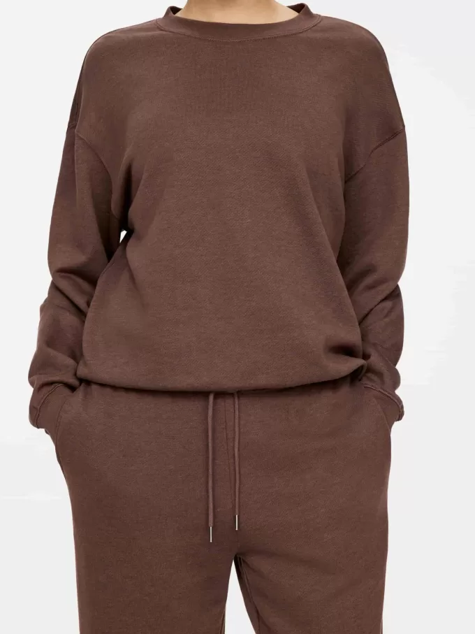 Träningsbyxor med vida ben