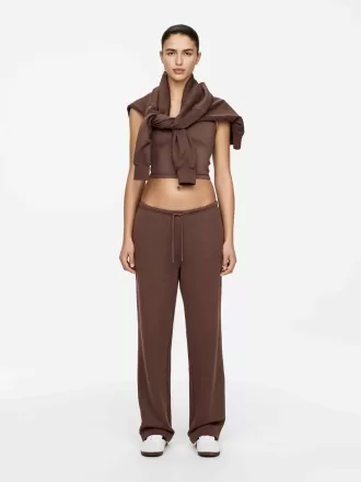 Träningsbyxor med vida ben