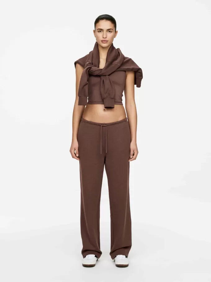 Träningsbyxor med vida ben