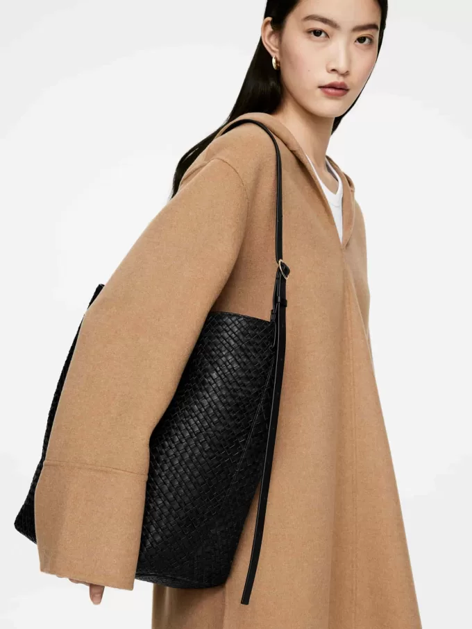 Tygväska i vävt läder Tygväska i vävt läder