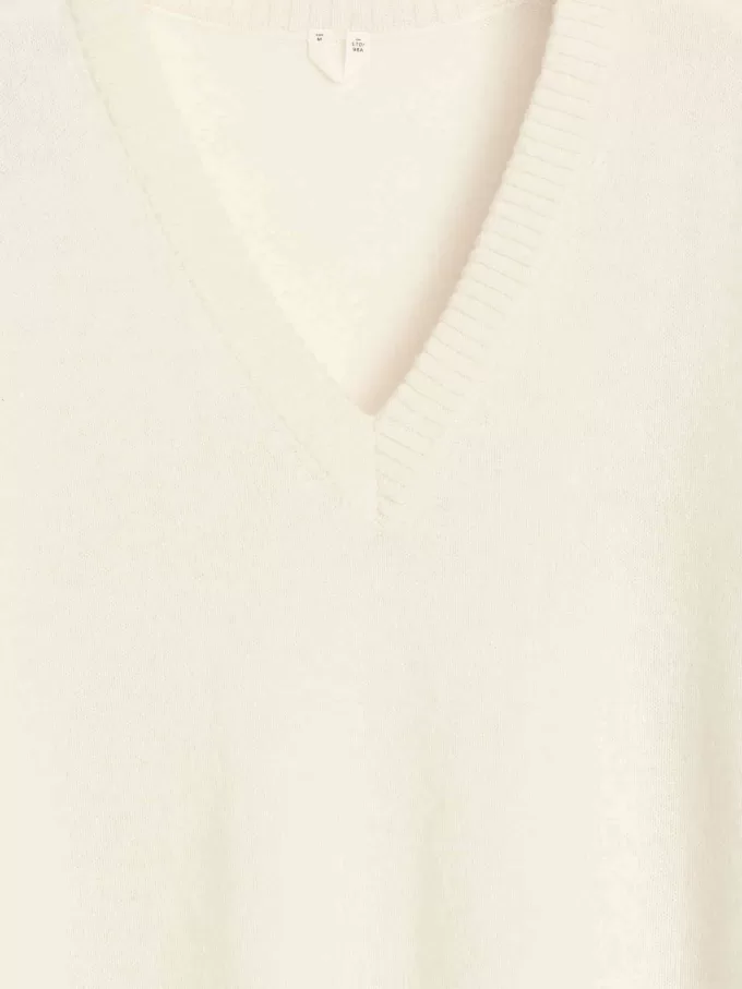 V-ringad ullklänning V-ringad ullklänning