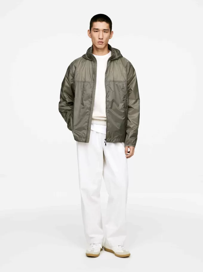 Vindjacka i nylon Vindjacka i nylon